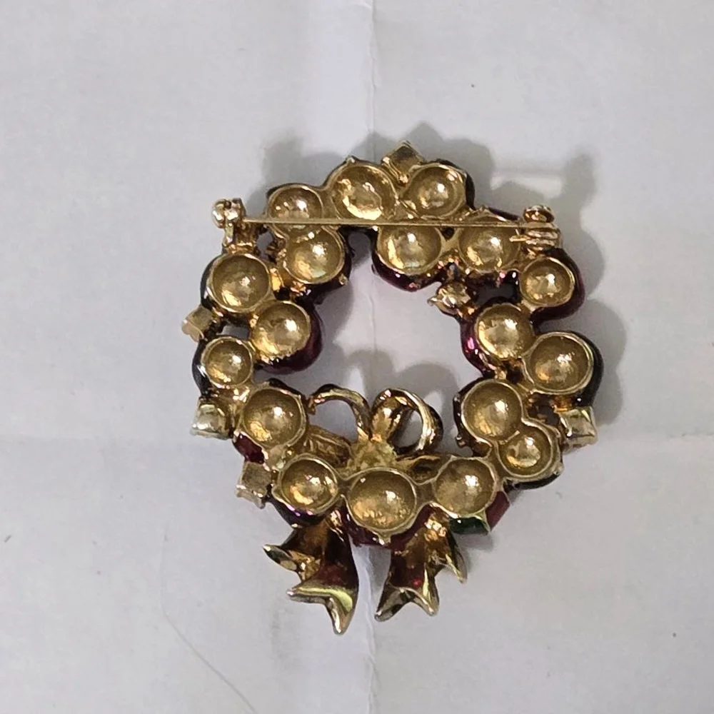Vintage Christmas Wreath Brooch Pin Red Green Purple Goldtone Women's Holiday